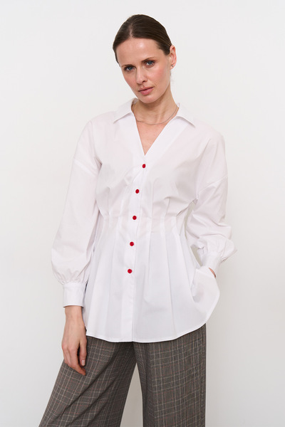 Белая рубашка с красными пуговицами  – Natali Bolgar