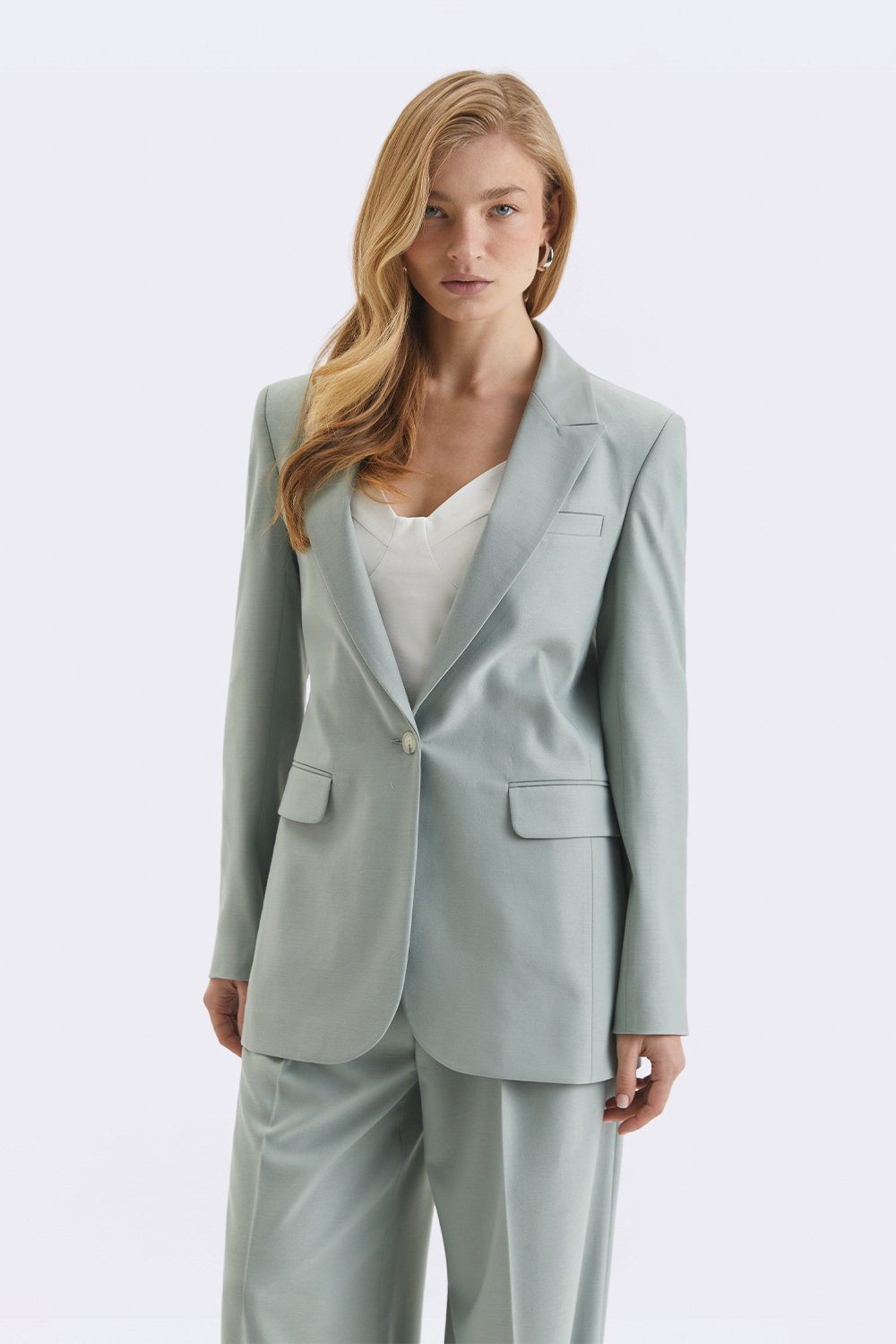 Однобортний жакет пастельно-м'ятного кольору