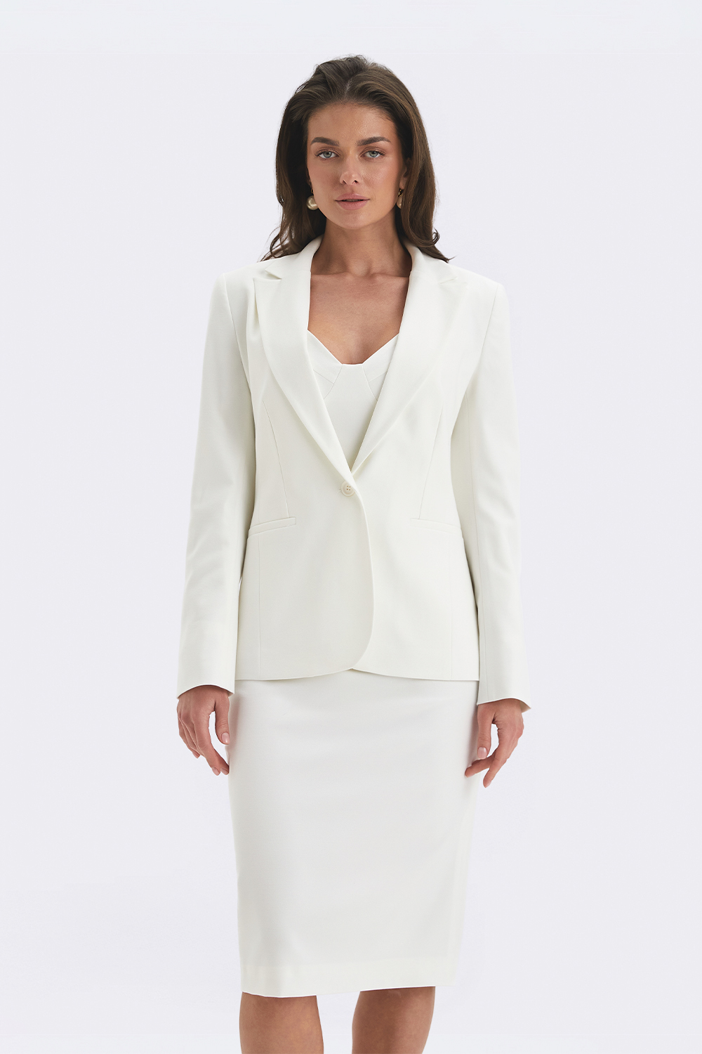 Костюмний жакет молочного кольору