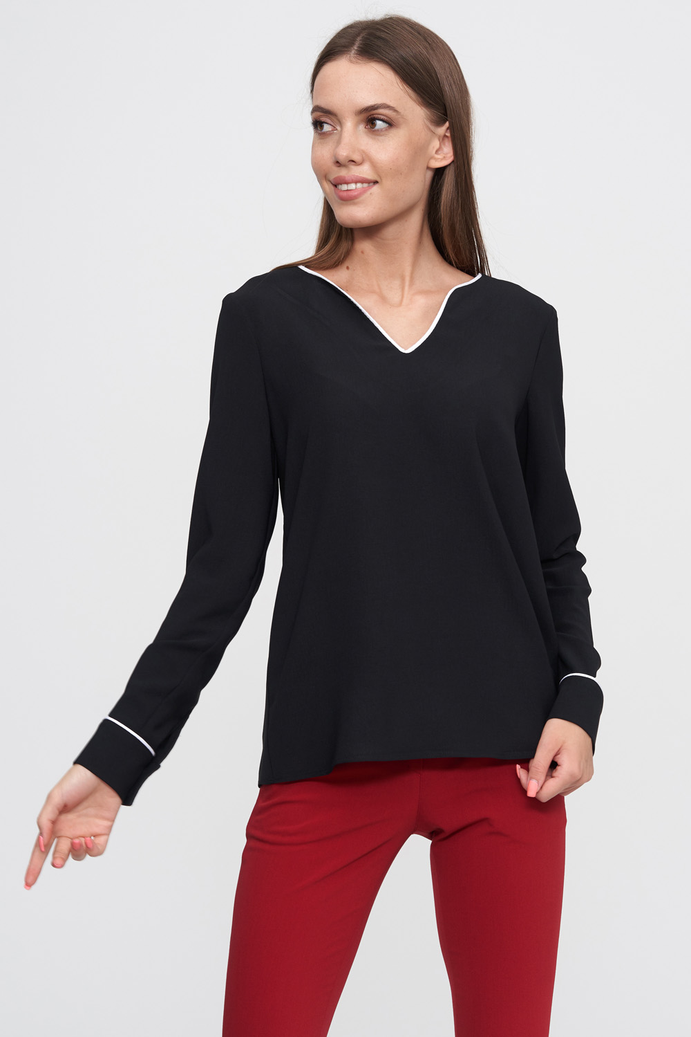 Блуза чорного кольору з контрастною відділкою