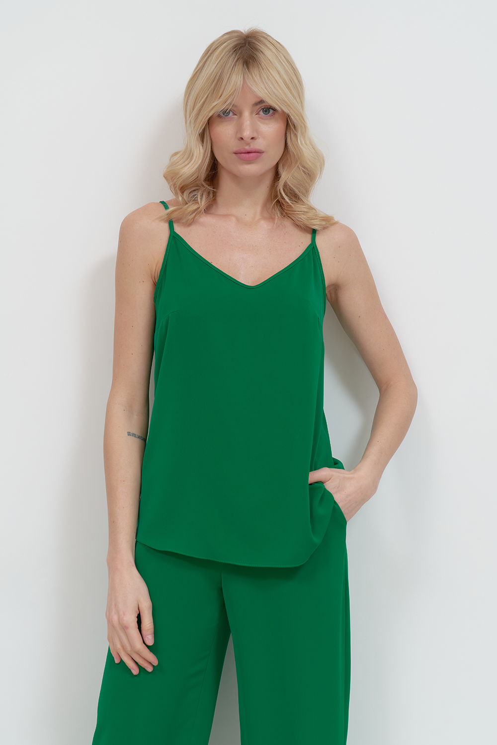 Топ на бретелях