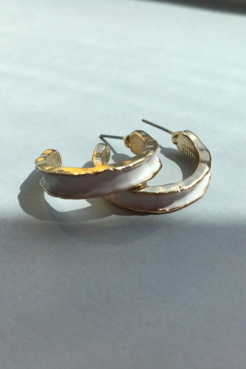 Серьги-кольца с белой эмалью