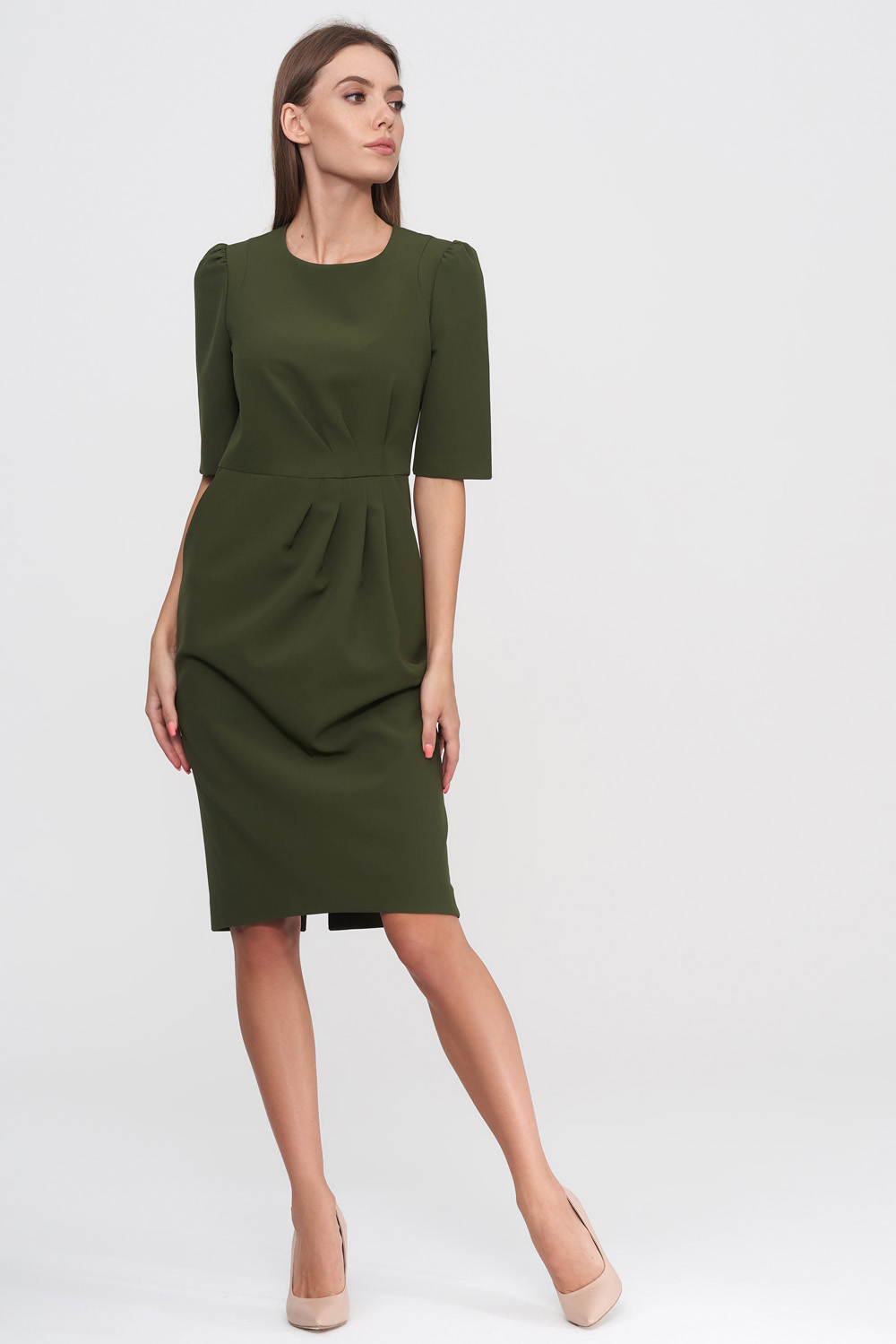 Сукня зеленого кольору із драпіровкою