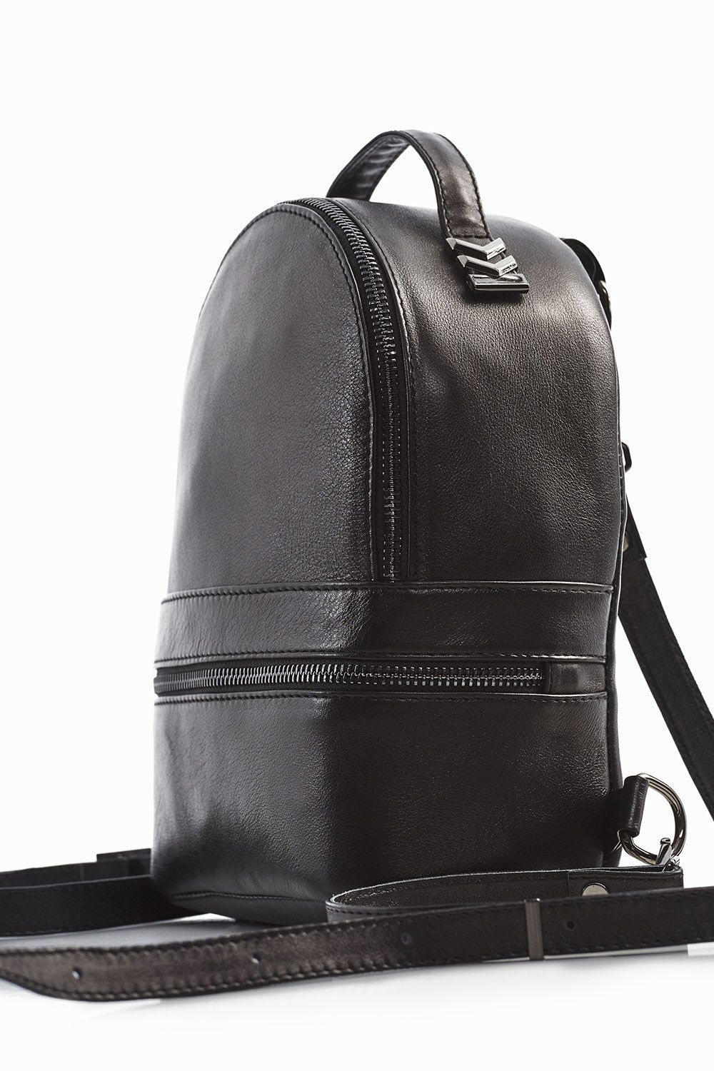 Маленький рюкзак-трансформер черного цвета