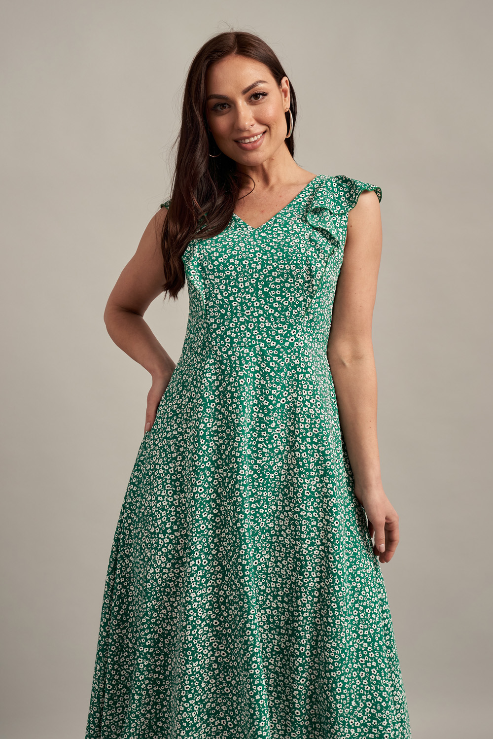 Длинное зеленое платье с цветочным принтом