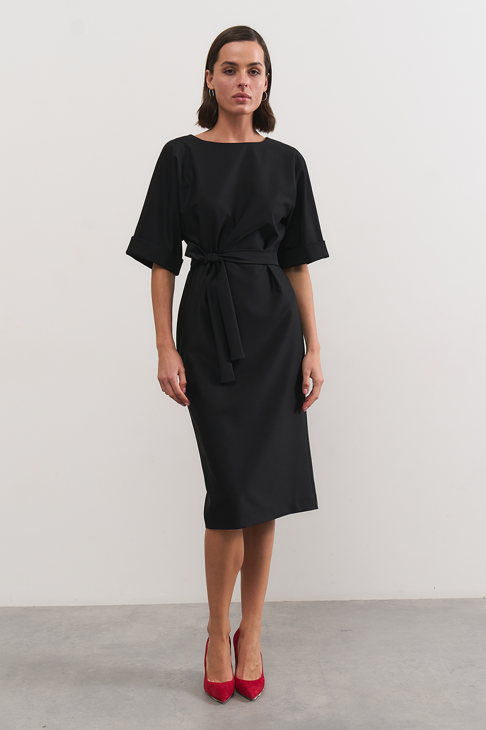 Сукня-кімоно чорного кольору з поясом