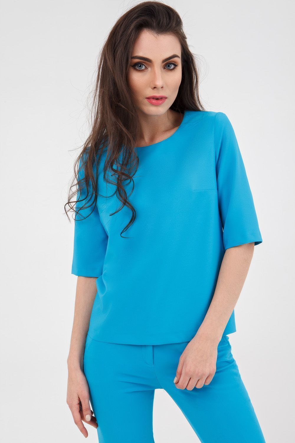 Лаконичная блуза лазурно-голубого оттенка