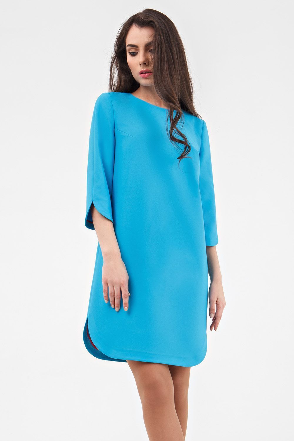 Свободное платье лазурно-голубого оттенка