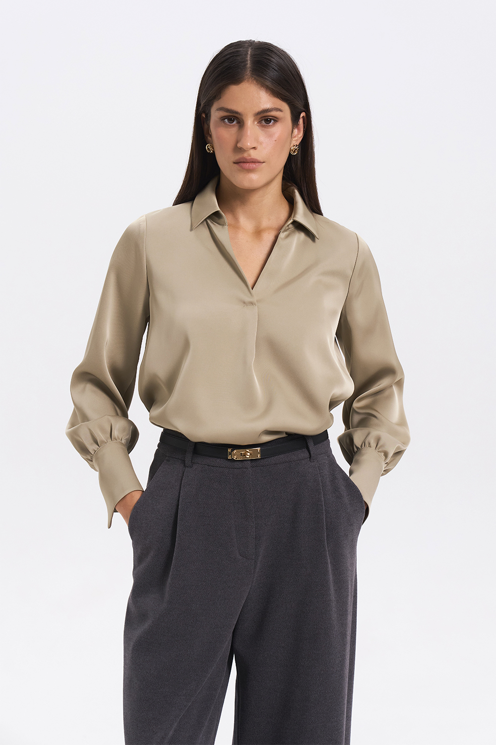 Блуза кольору хакі