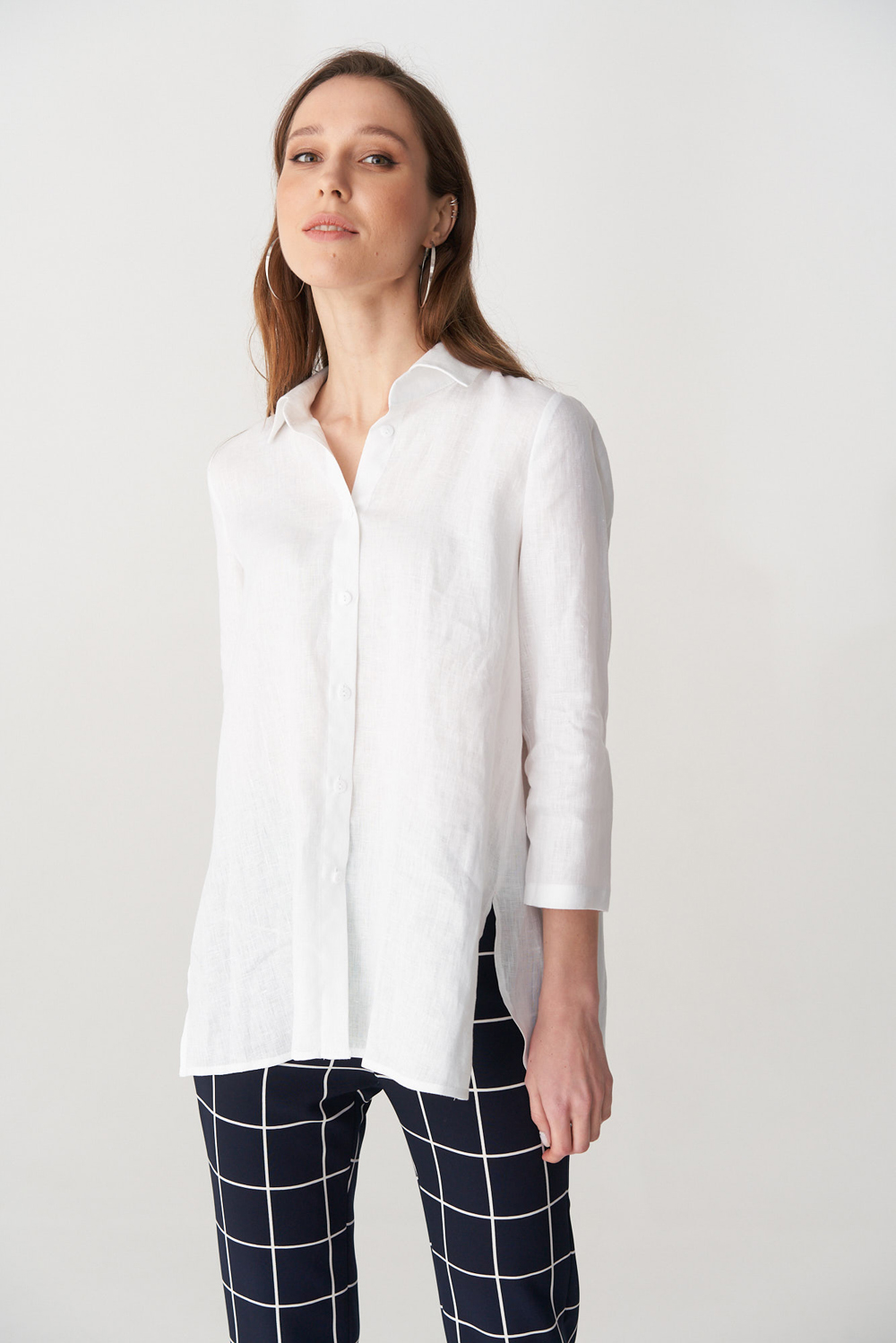 Льняная рубашка белого цвета
