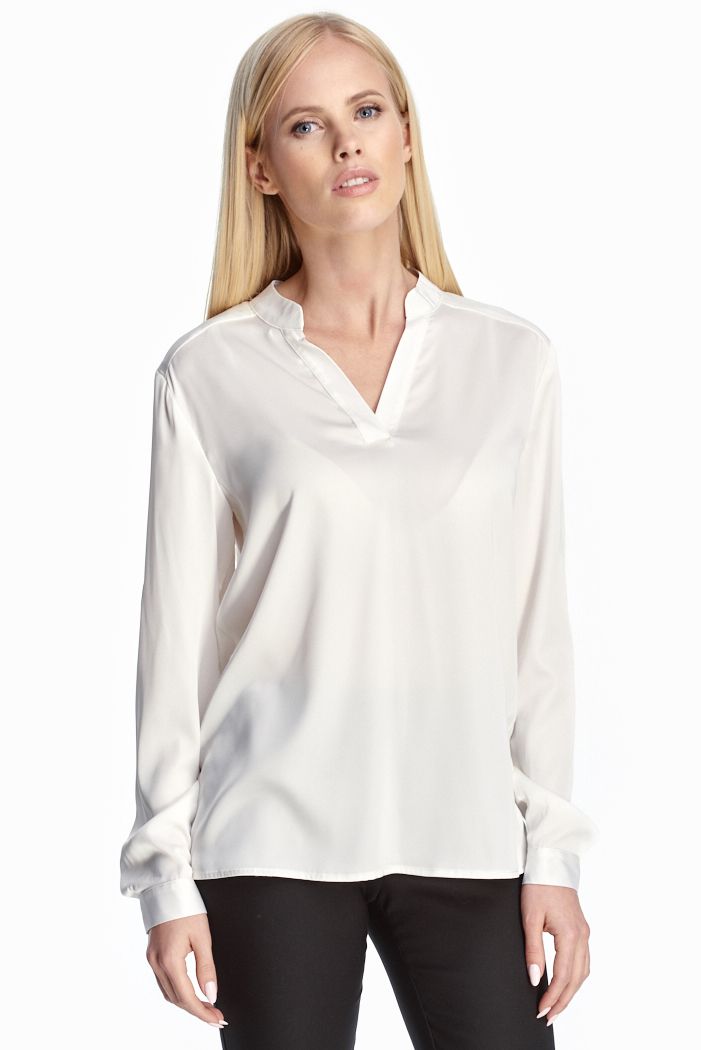 Белая блуза с V-образным вырезом
