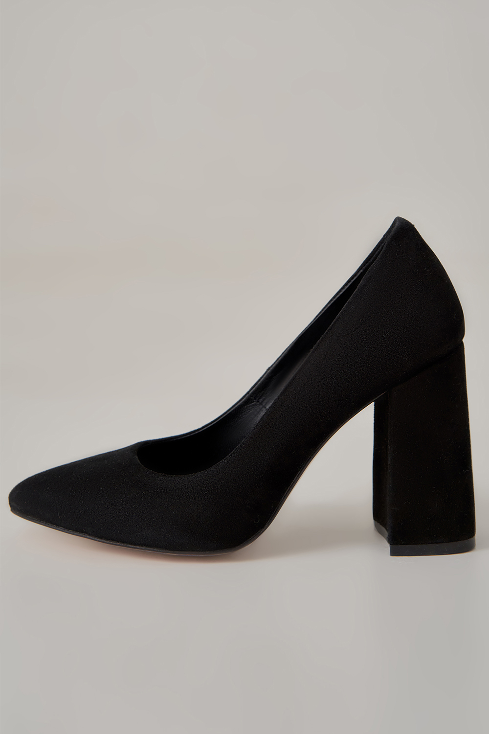 Туфли-лодочки на широком каблуке черного цвета