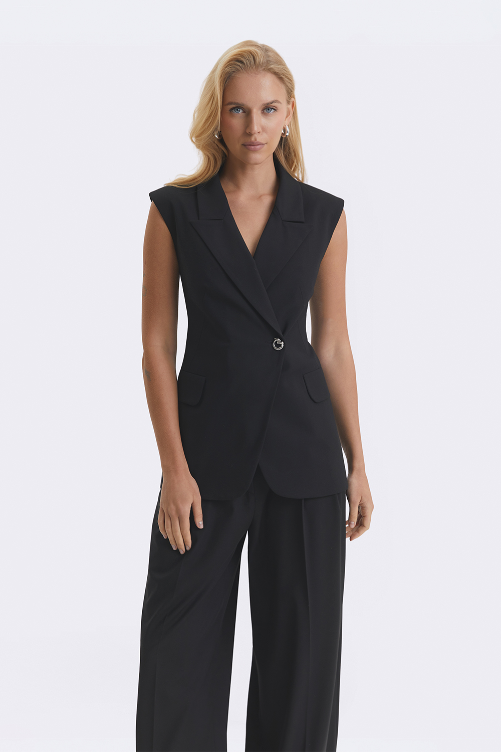 Вечірній жилет із акцентною спинкою