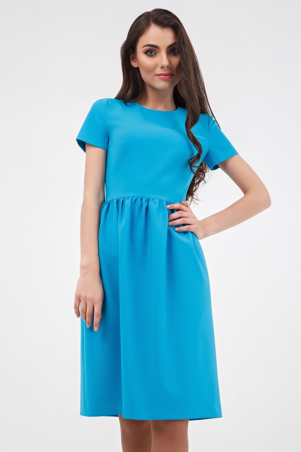 Женственное платье лазурно-голубого оттенка