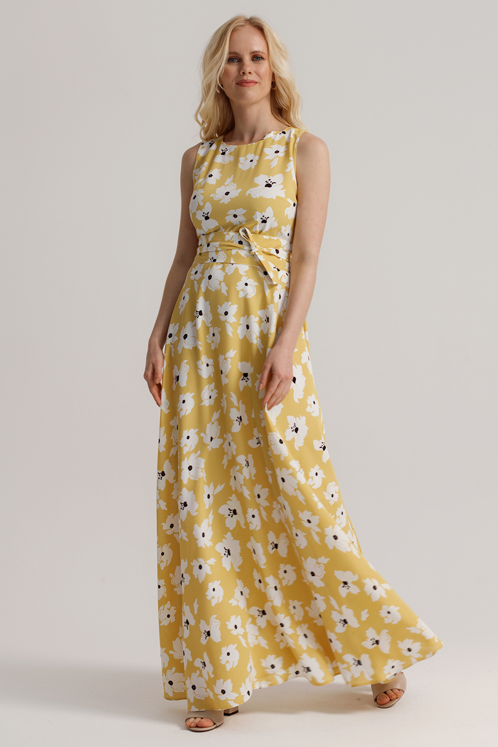 Желтое платье в пол с цветочным принтом
