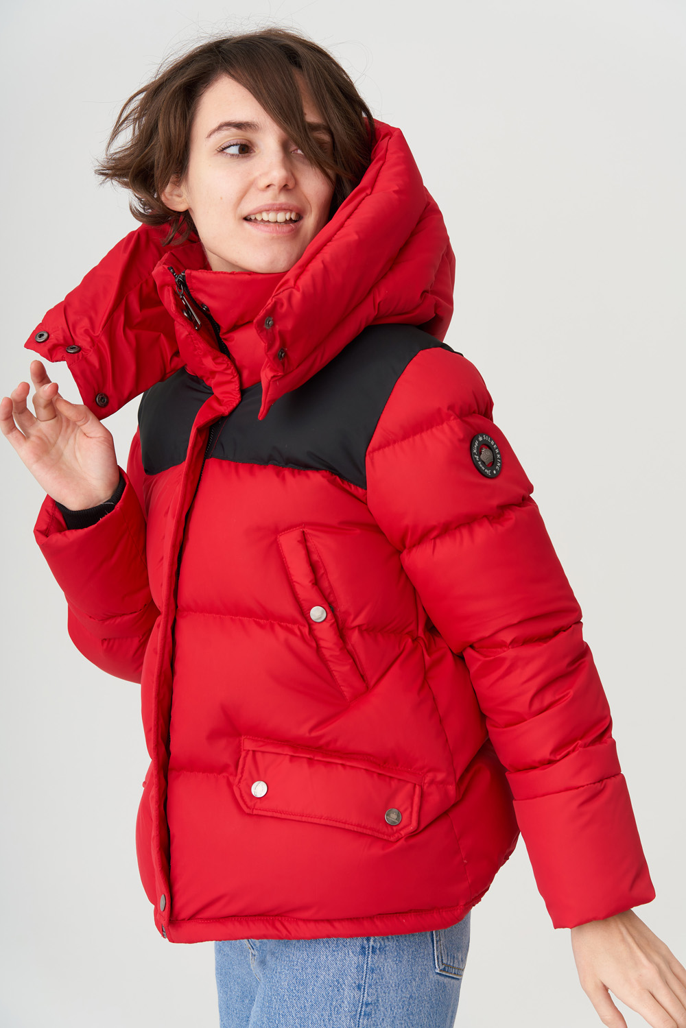 Куртка красного цвета