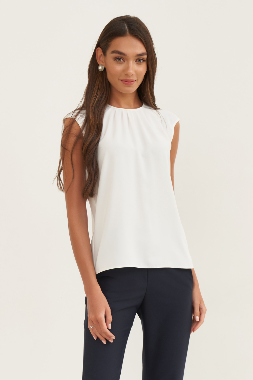 Топ без рукавів білого кольору