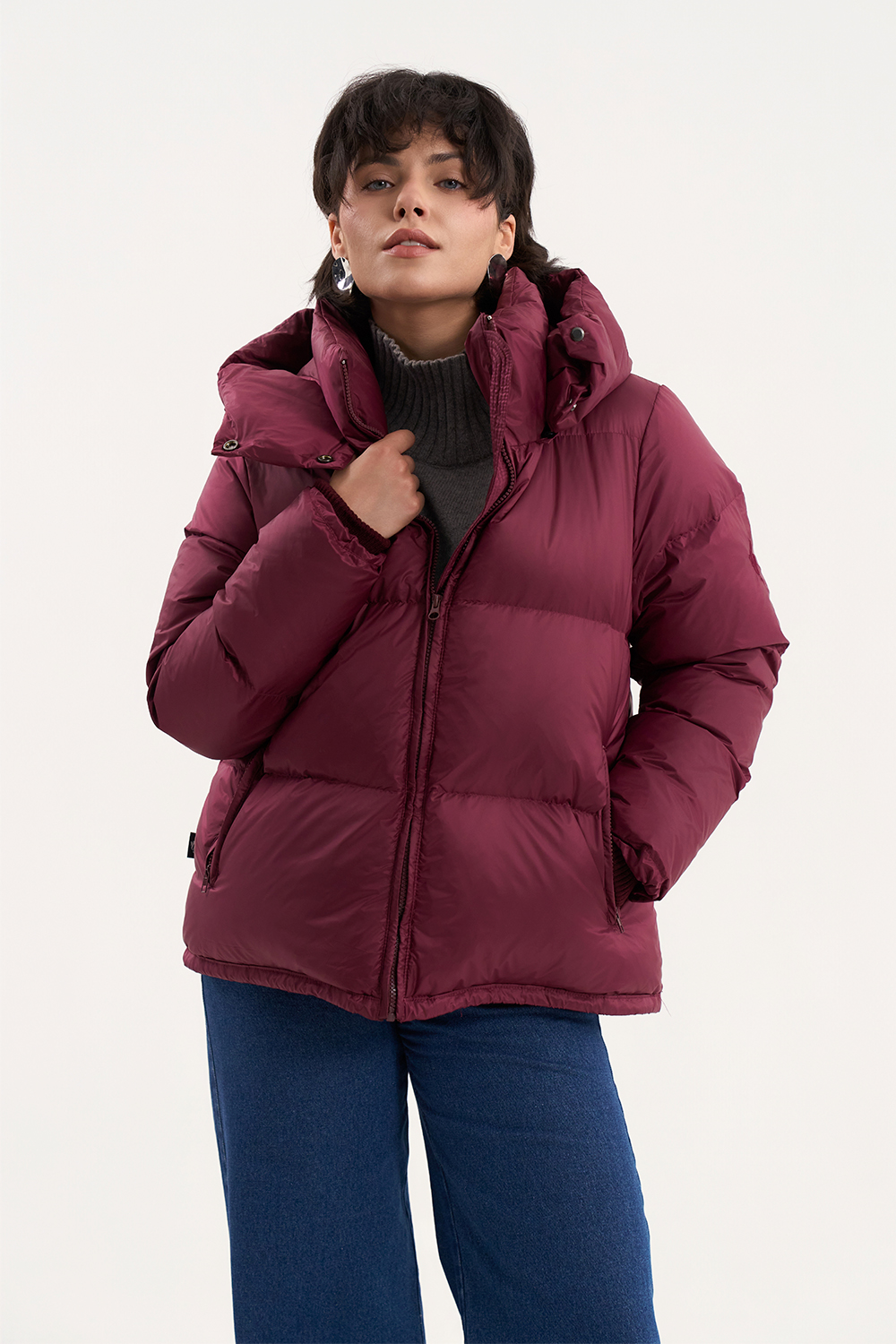 Пухова куртка сливового кольору