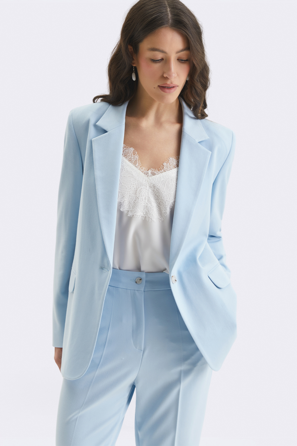 Однобортний жакет ніжно-блакитного кольору