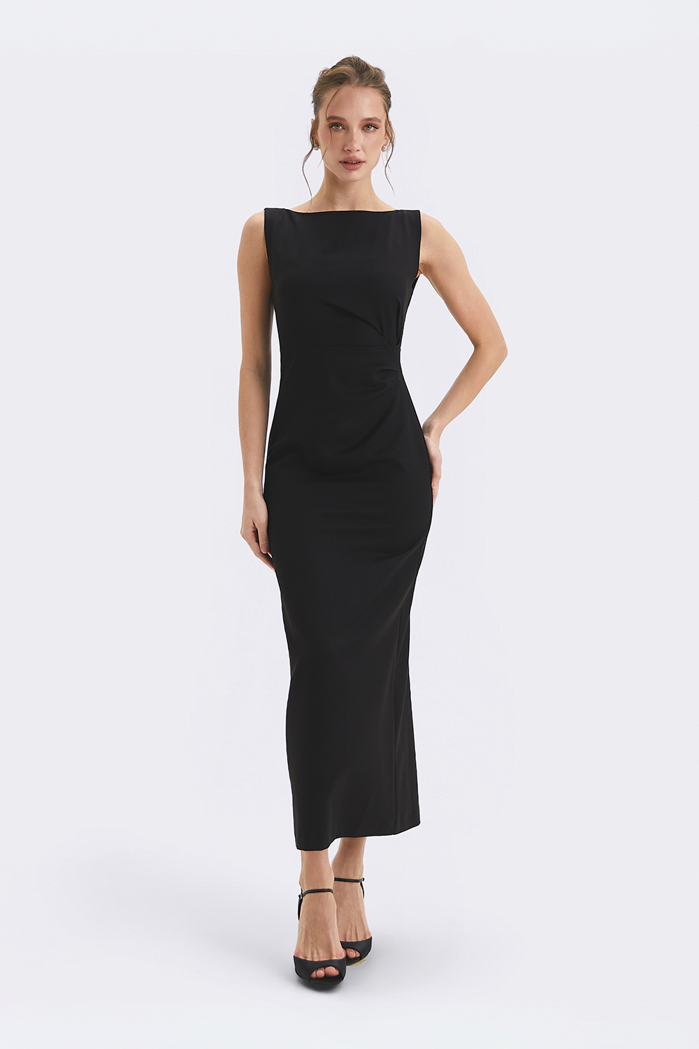 Чорна сукня футляр