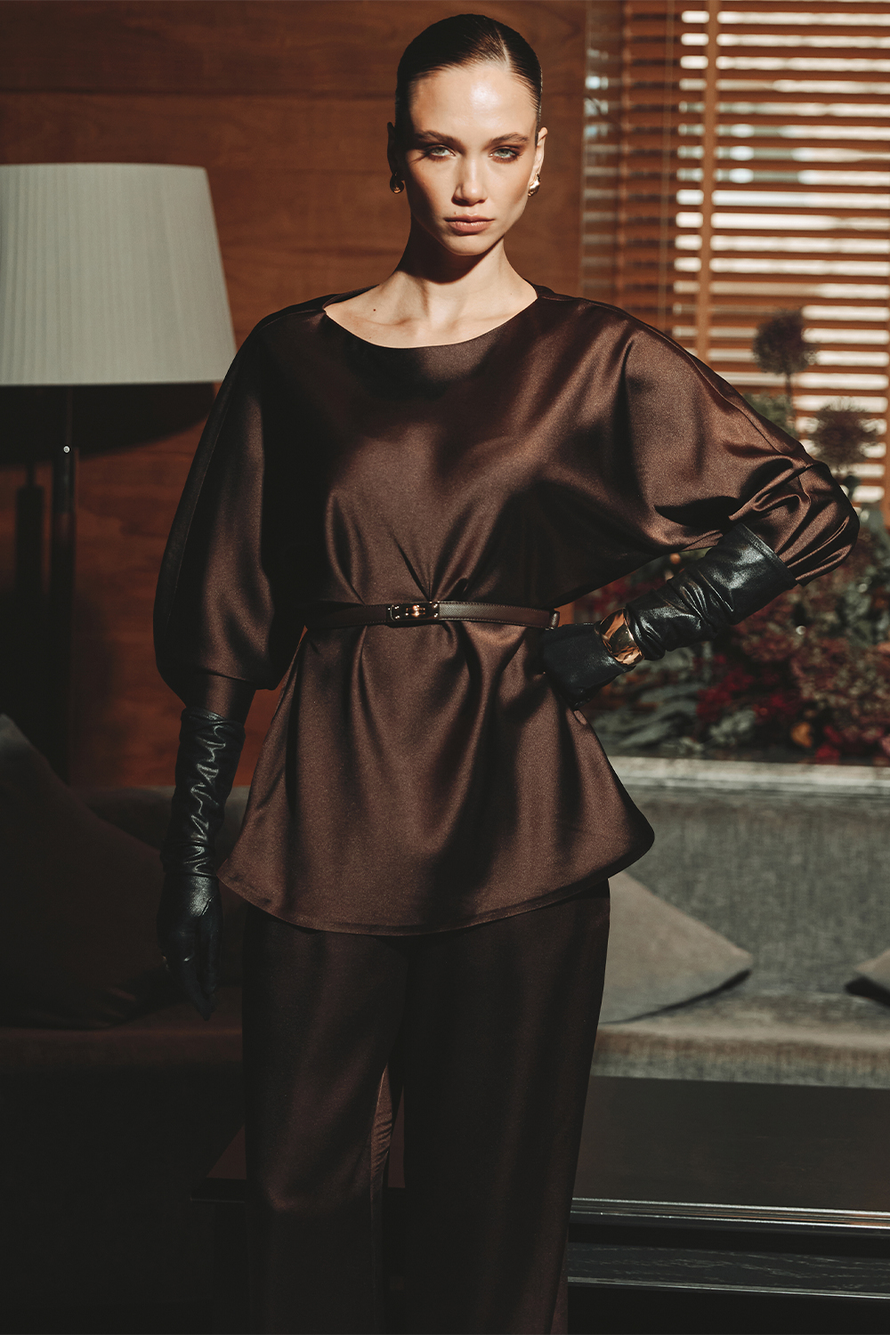 Ошатна блуза кольору гіркого шоколаду