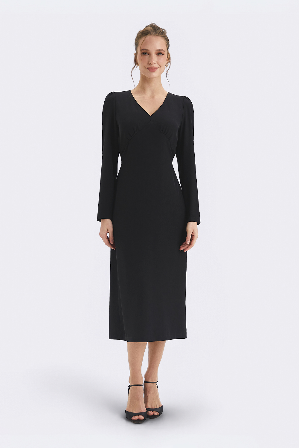 Чорна сукня міді