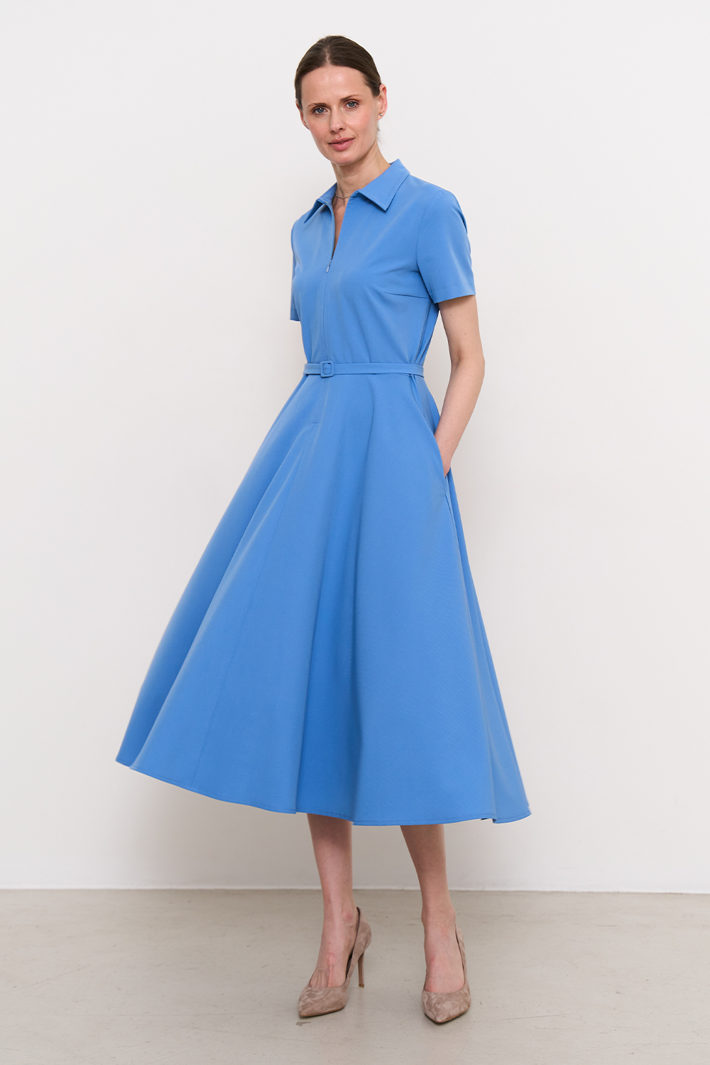 Блакитна сукня зі спідницею кльош