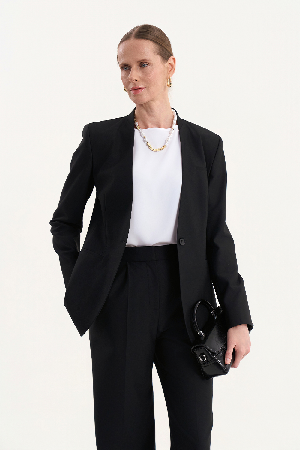 Однобортний жакет чорного кольору