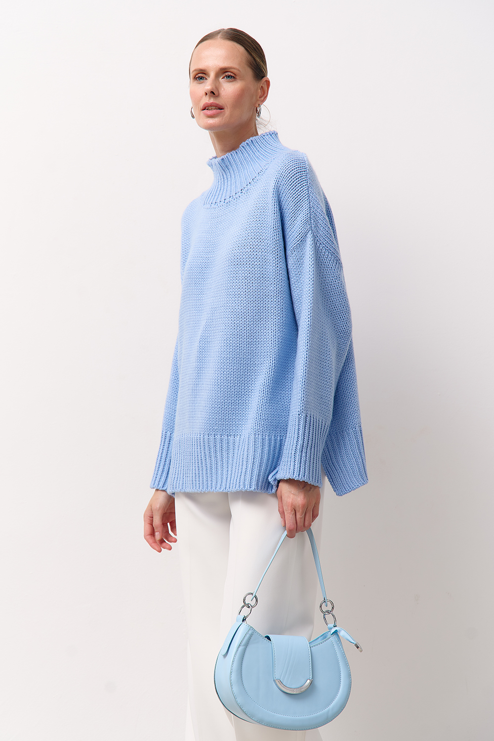 Голубой свитер в стиле оверсайз - купить в интернет-магазине женской одежды  Natali Bolgar