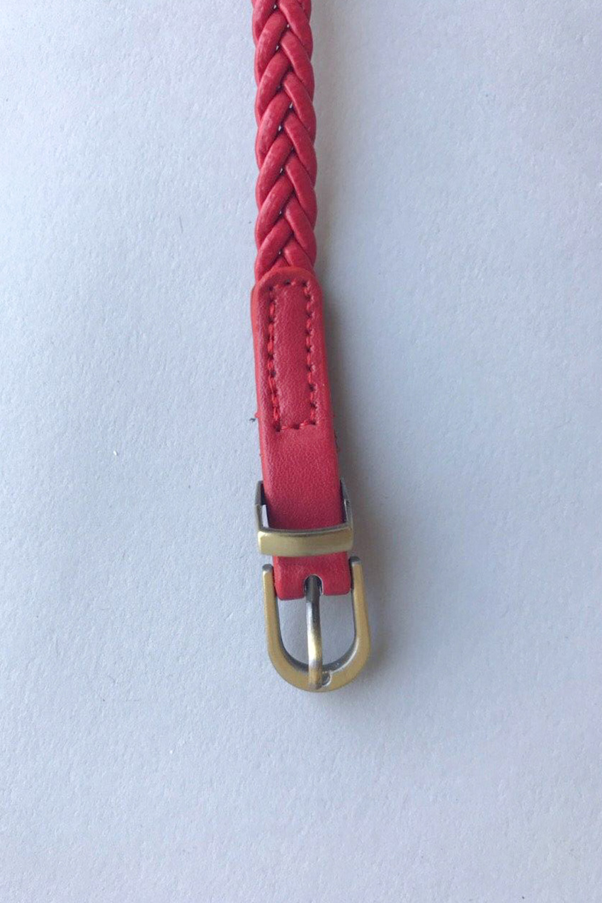 Ремень косичка красного цвета