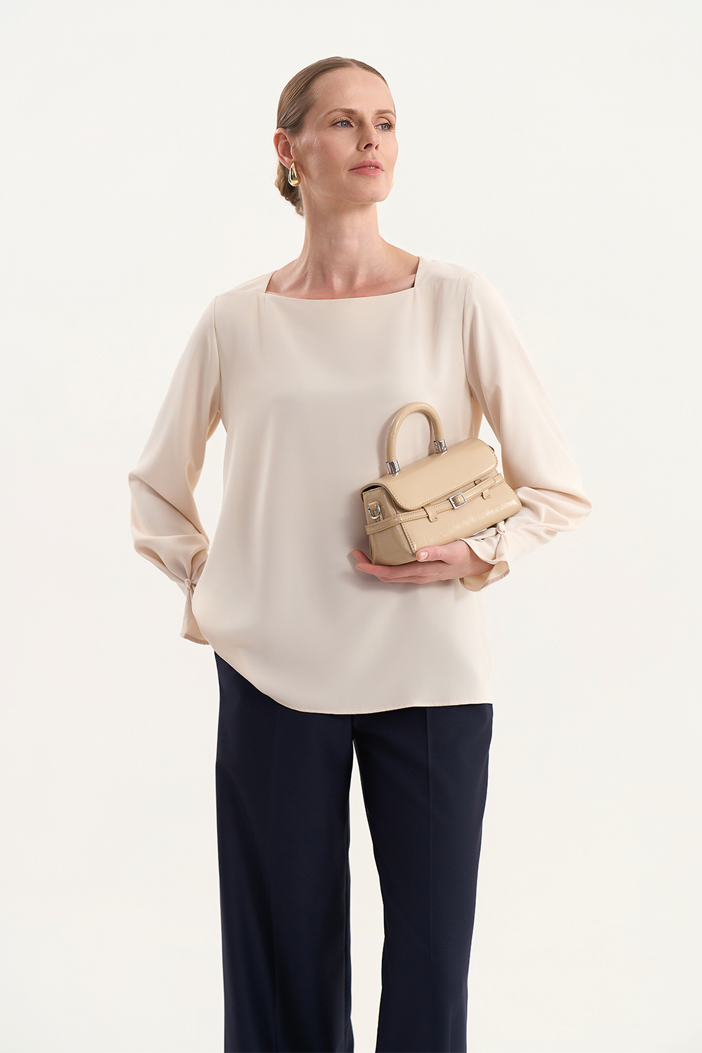 Блуза кольору топленого молока