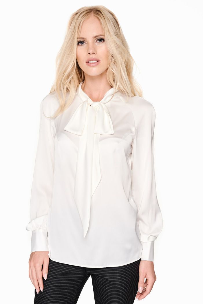Блуза с бантом молочного оттенка