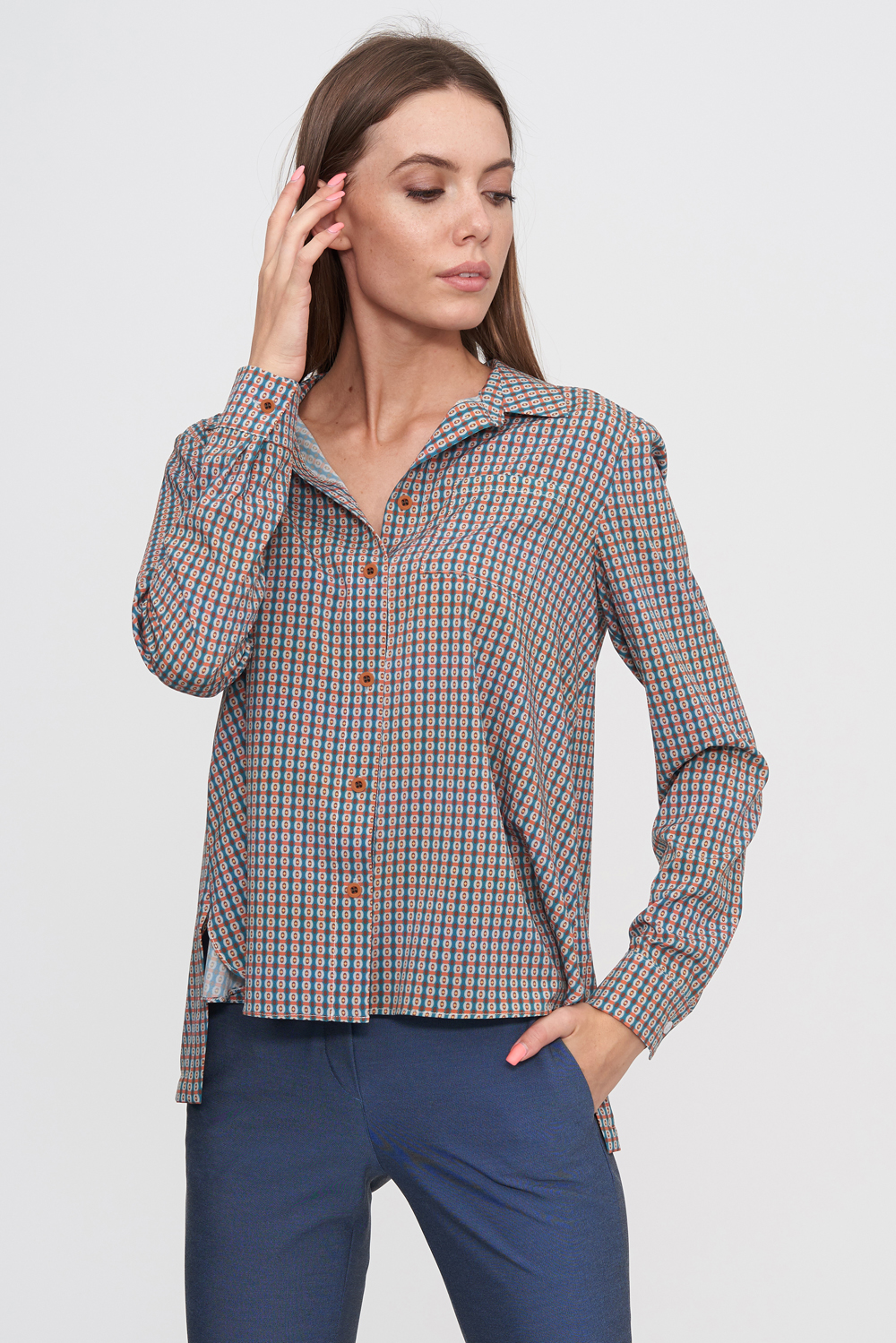 Асимметричная блуза в геометрическом принте