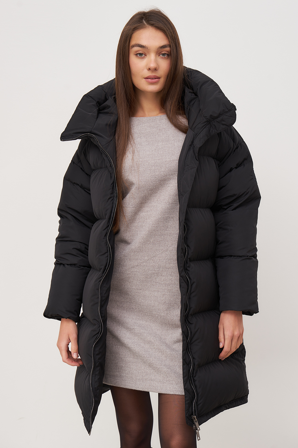 Чорна пухова куртка в стилі oversize Чорна пухова куртка в стилі oversize