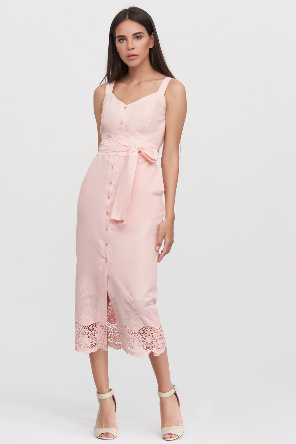 Платье розового цвета с вышивкой
