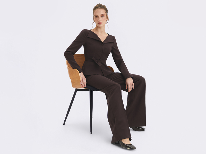 Zoom Dress Code: What to Wear for Interviews and Meetings