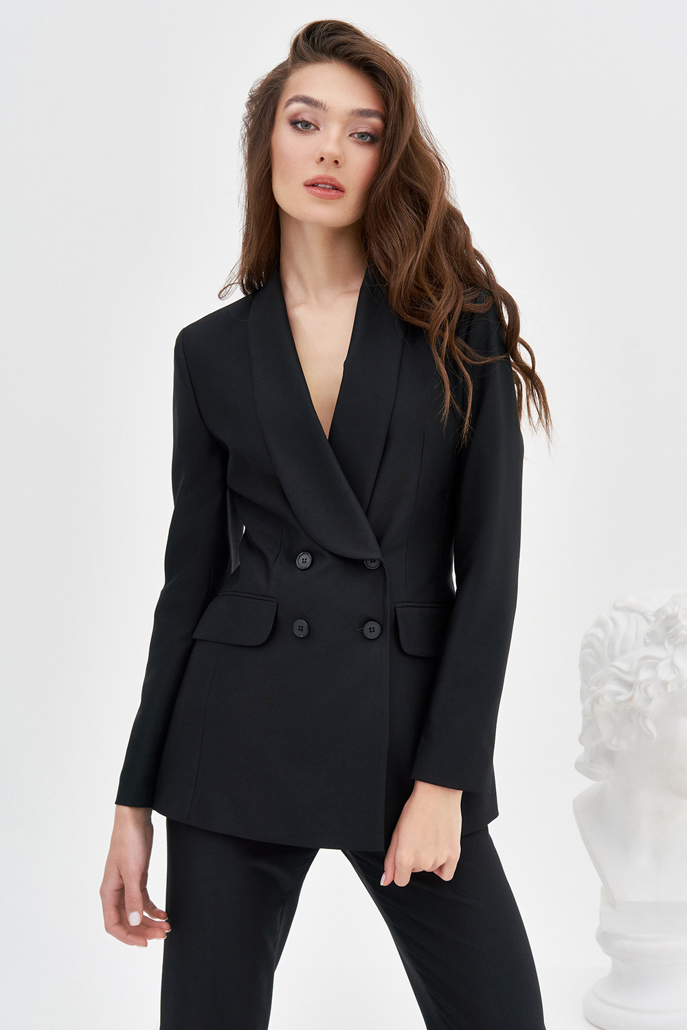 Чорний двобортний жакет на гудзиках