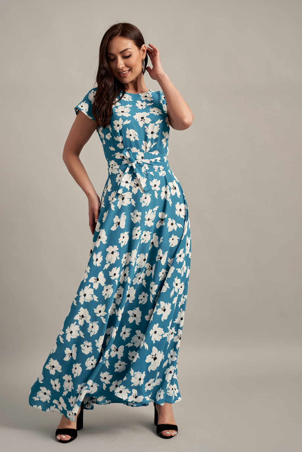 Синее платье в пол с цветочным принтом
