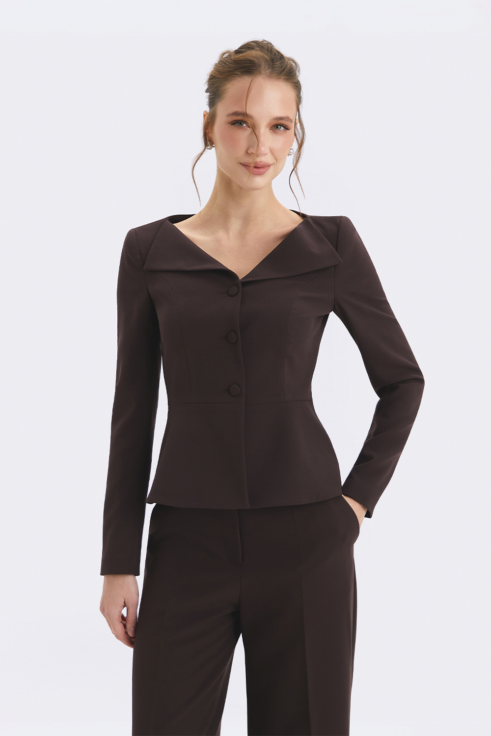 Жакет з баскою та поясом