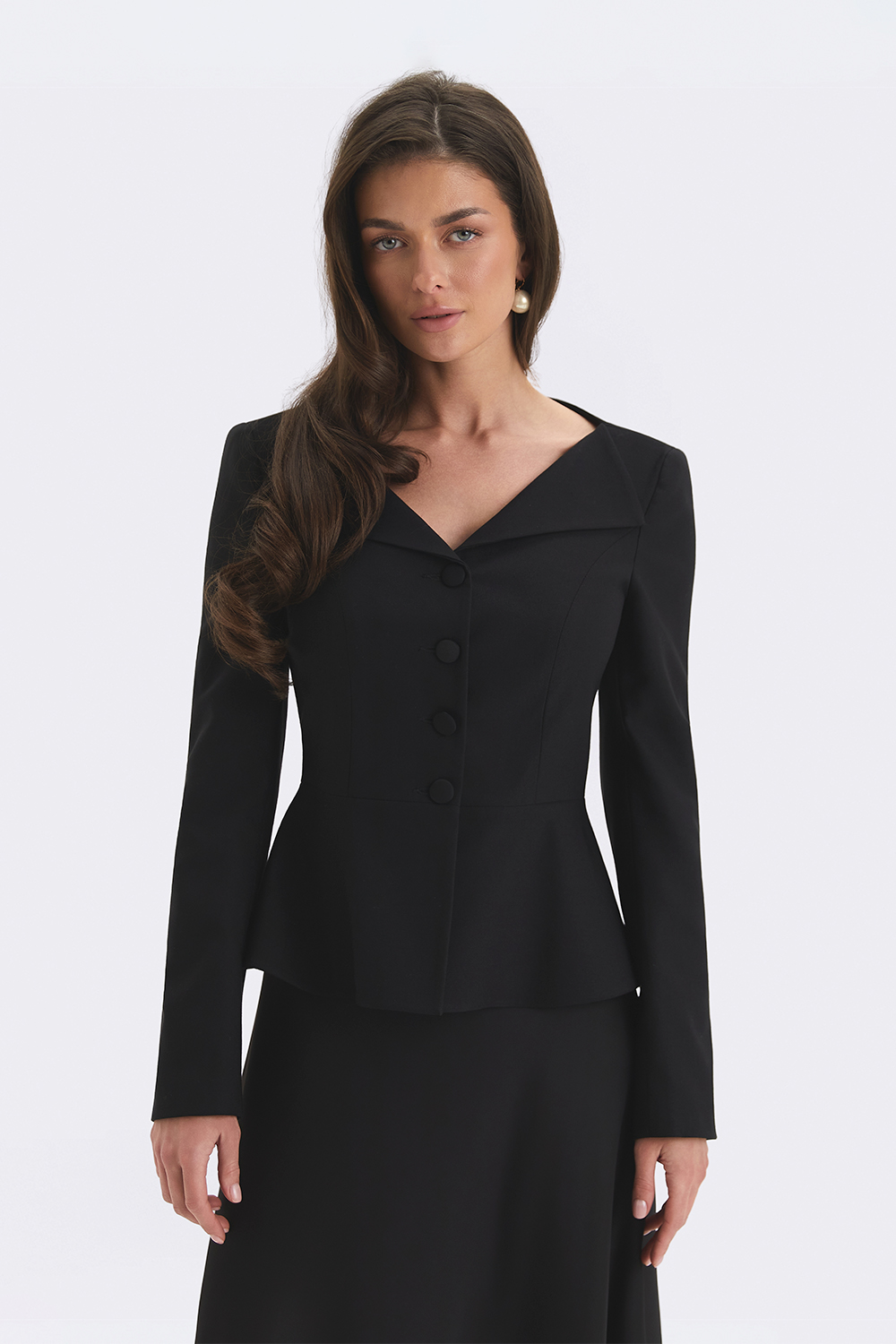 Ошатний чорний жакет з баскою