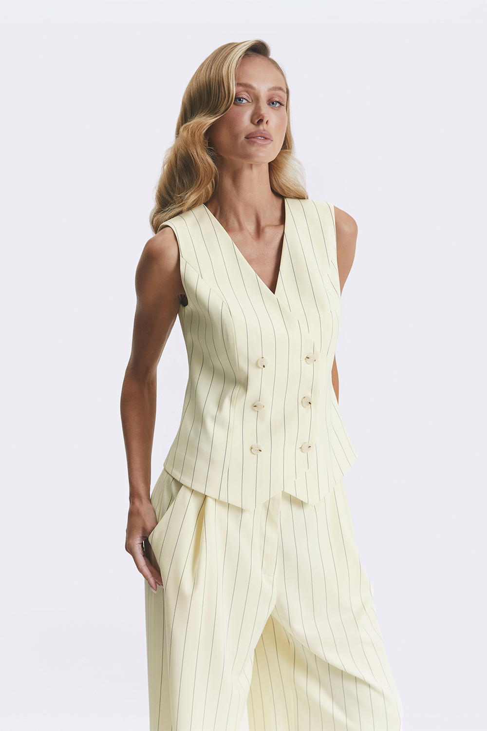 Двобортний жилет у смужку