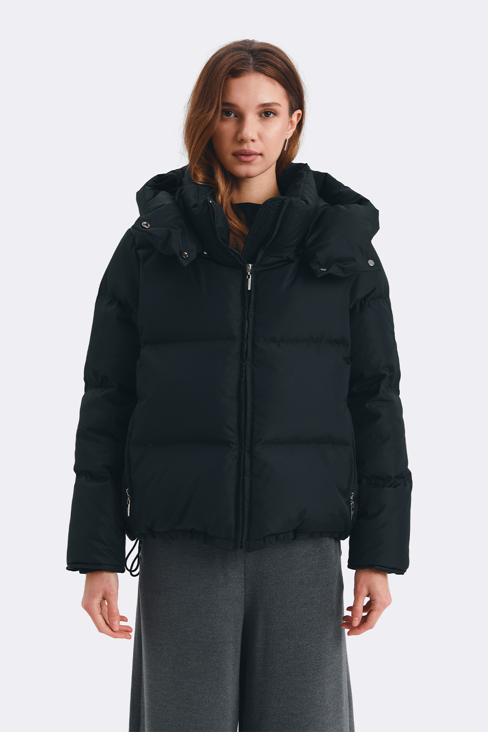 Пуховик чорного кольору