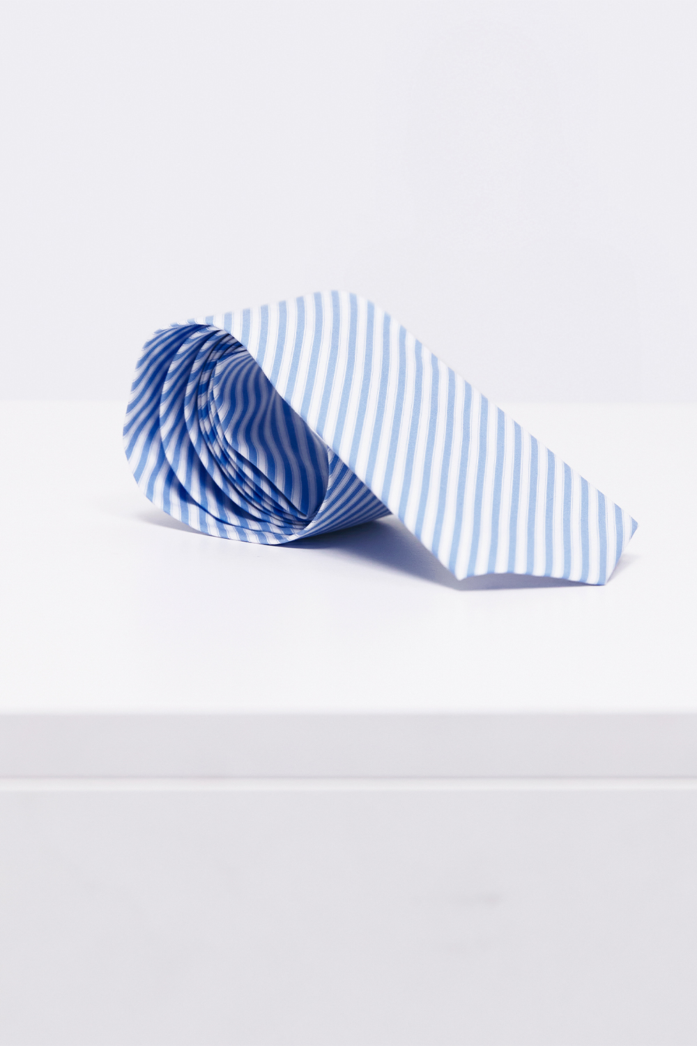 Жіноча краватка в смужку