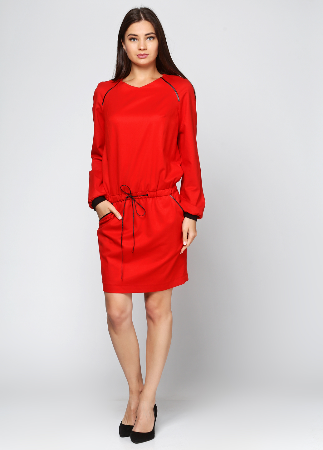 Платье красного цвета 