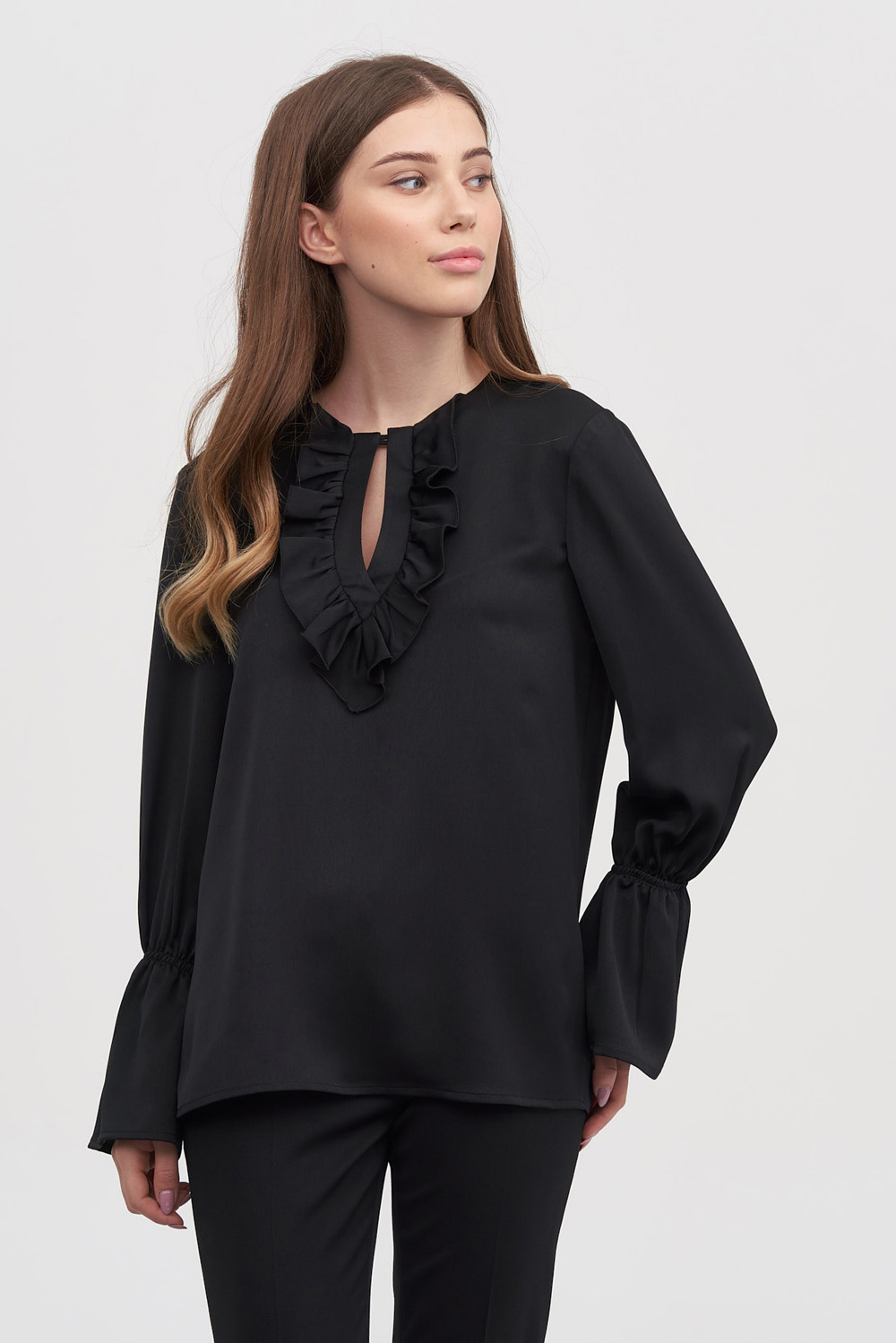 Блуза с рюшами черного цвета 