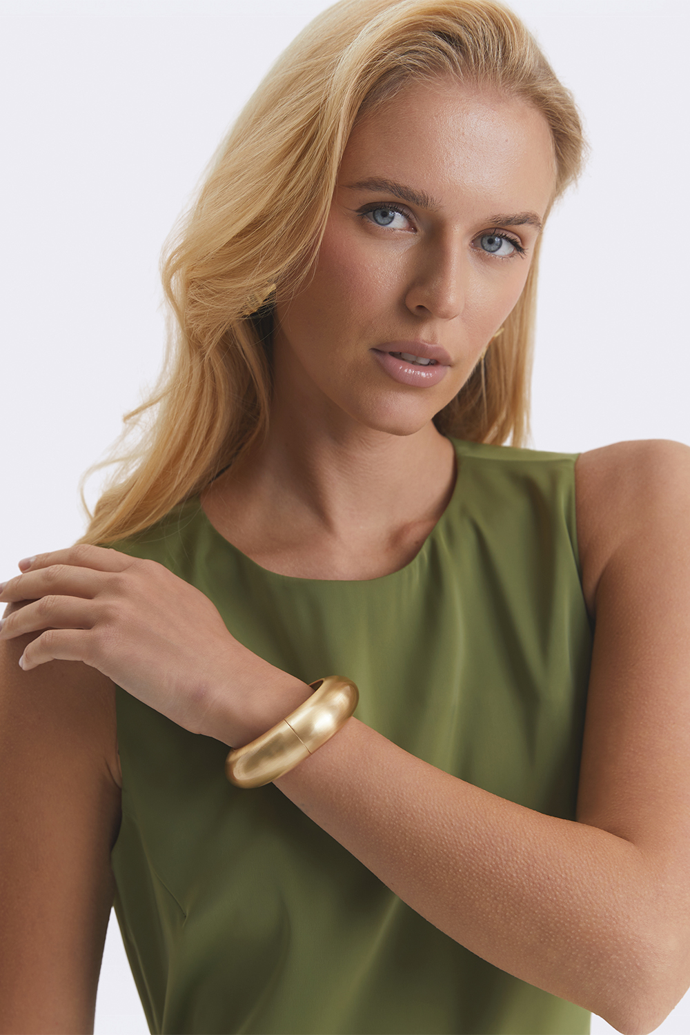 Золотистий браслет