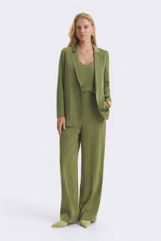 Оливковий жакет, топ та широкі штани від Natali Bolgar