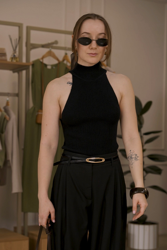 Чорний топ та штани від Natali Bolgar в стильному образі
