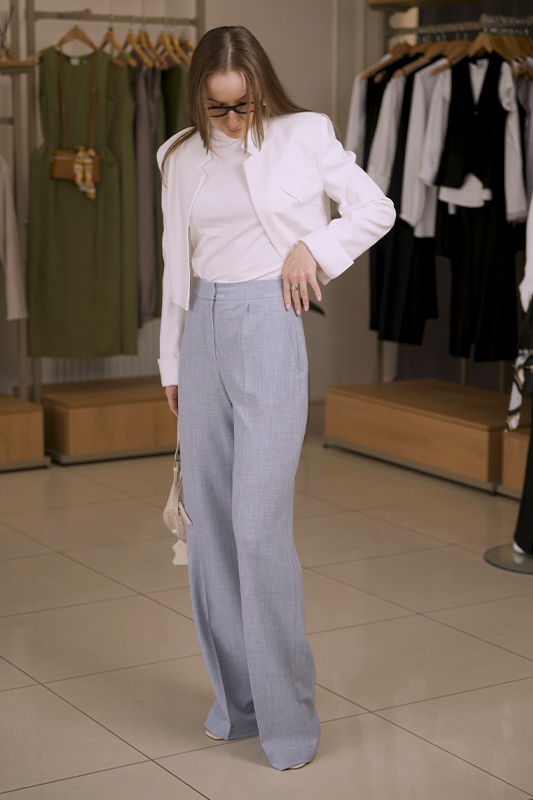 Жіночий діловий образ у світлих тонах від Natali Bolgar