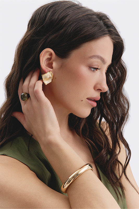 An elegant spring look from Natali Bolgar with an olive top, showcasing a refined style for the modern woman.